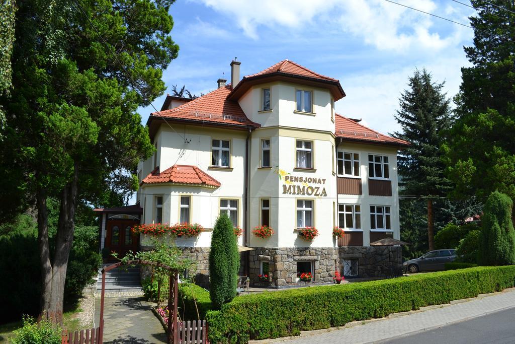 Pensjonat Mimoza Swieradow-Zdroj Luaran gambar