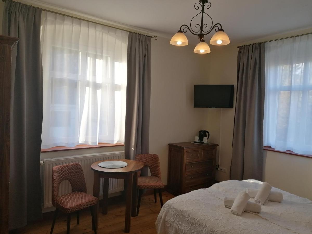 Pensjonat Mimoza Swieradow-Zdroj Luaran gambar